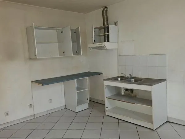 Location Appartement 2 pièces 64.28 m² - 19 RUE DE JESSAINT Paris 75018
