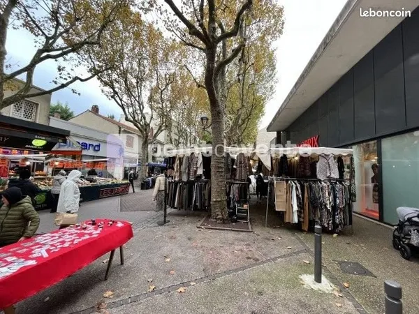 Commerce habillement/textile 28 m²