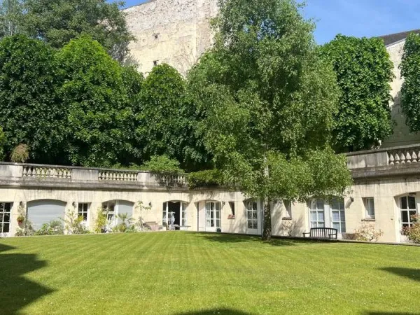 GRAND STUDIO SUR MAGNIFIQUE JARDIN - REFAIT A NEUF