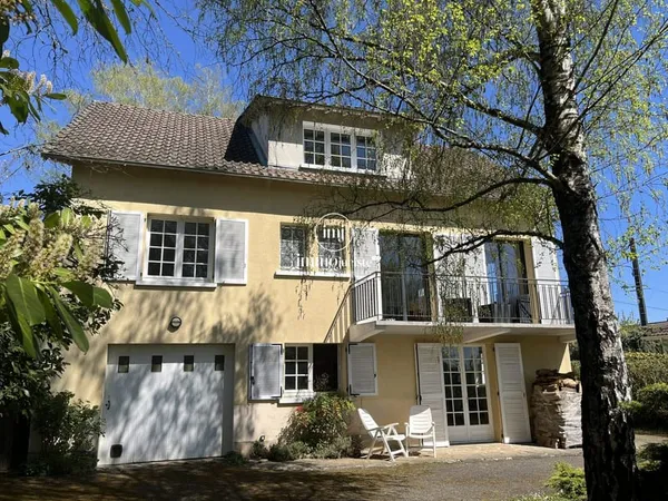 Maison 199 m2, 6 chambres avec jardin.