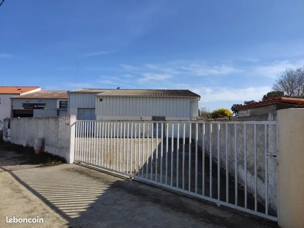 Local d’activité et entrepôt Location Toulouges 1p 200m² 2200€