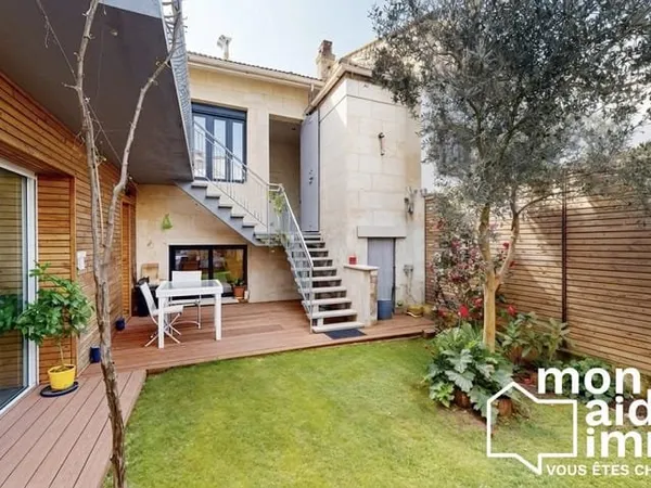 RARE belle maison de ville avec garage et spa de nage