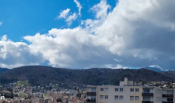 CENTRAL - RARE 38 m2 - VUE PANORAMIQUE EXCEPTIONNELLE ET IMPRENABLE SUR LES VOLCANS
