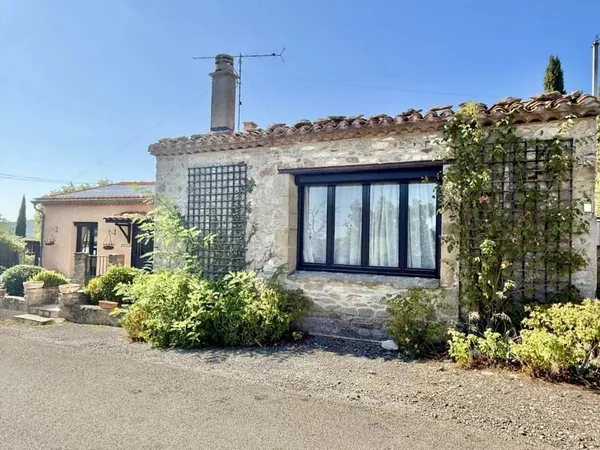 Maison de caractère de plain-pied rénovée avec piscine
