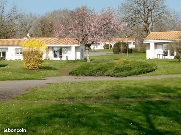 Location maison meublée au mois au domaine du LAMBON à Prailles-La-Couarde jusqu'à fin JUIN