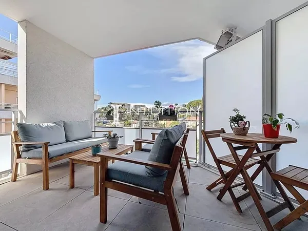 Le Cannet - Saint Sauveur : Appartement 3 pièces avec garage double