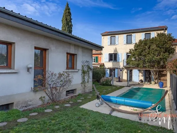 MAISON 2 GARAGES PISCINE ET ANNEXE