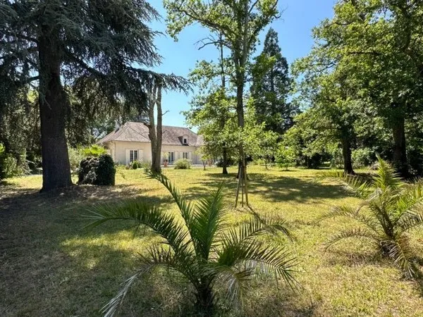 Maison de caractère 320M2 sur parc arboré de 4000m2