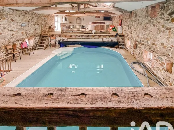 Maison 10 pièces 236 m²