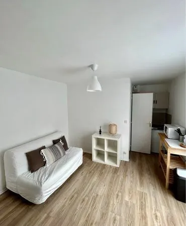 Studio disponible mi avril 580 euros charges comprises