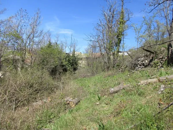 PETIT TERRAIN SUR LES HAUTEURS