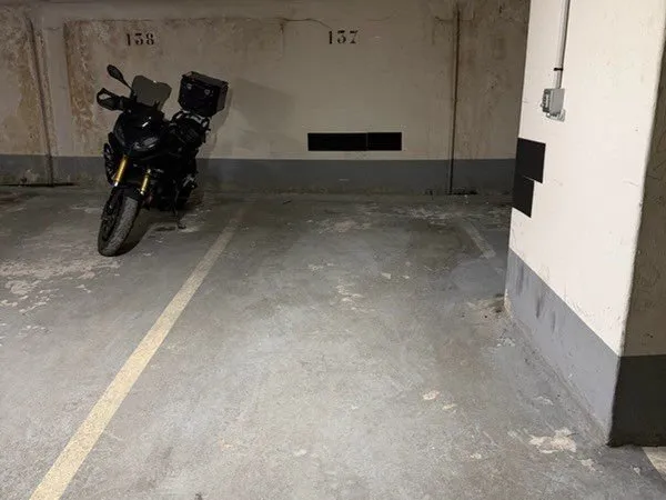 Place de parking 18 rue de Turenne Paris