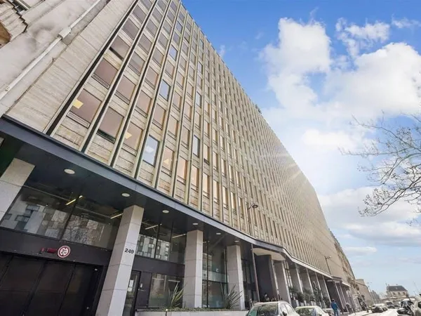 Bureaux 627 m²