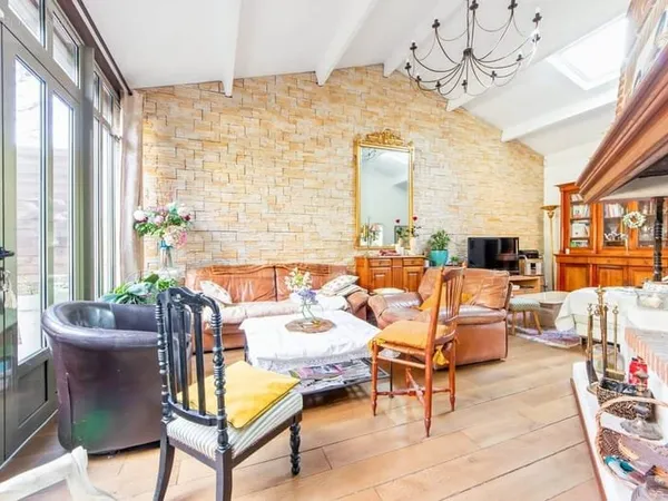 Maison 7 pièces 201 m²