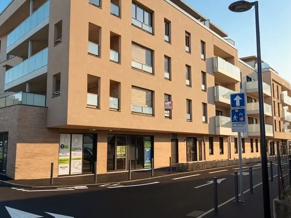 LOCAL COMMERCIAL À VENDRE - 70 m² - SAINT-ROMAIN-EN-GAL (69)