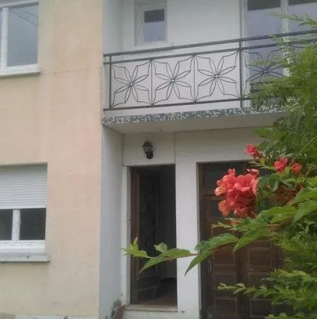 Grande maison claire et bien entretenue