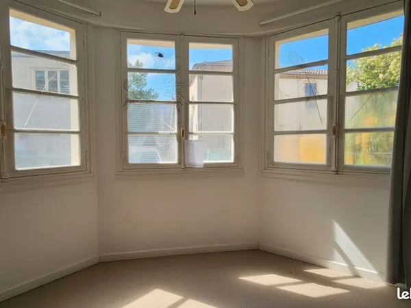 Local professionnel 4 pièces 153 m²