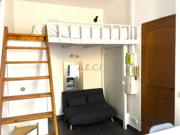 Studio 1 pièce 14 m²