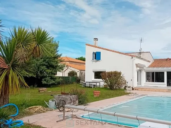 Coeur de ville Maison avec piscine et joli terrain
