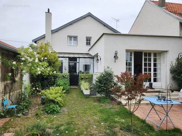 Charmante maison de caractère à proximité du centre ville de La Flèche (72)