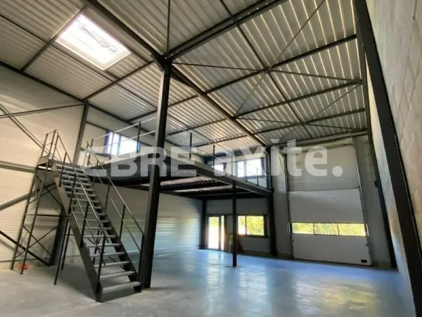 Local d'activité 351 m²