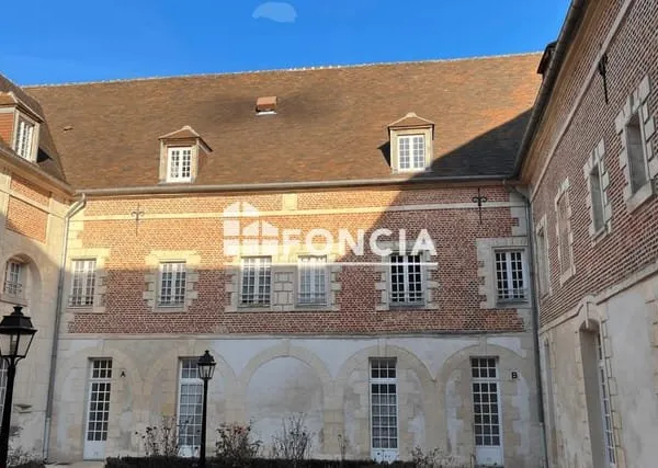 LAON VILLE HAUTE A DEUX PAS DU CENTRE VILLE