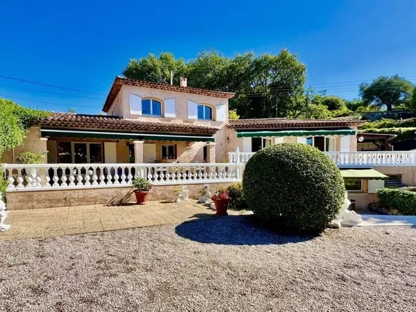 Villa 7 pièces 383 m²