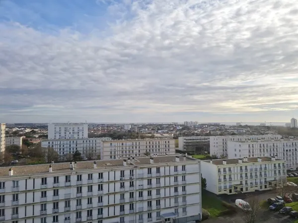 Appartement 3 chambres très bon état vue sur la ville