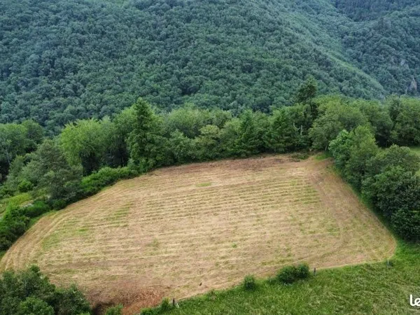 Terrain proche barrage