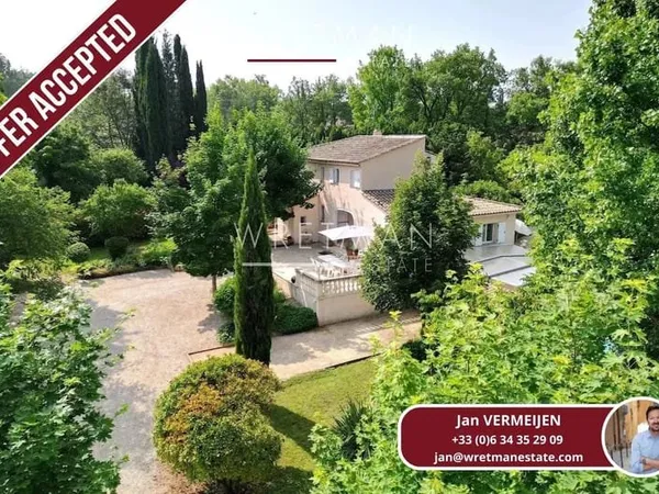 Belle villa avec 6 chambres et studio - MONTAUROUX