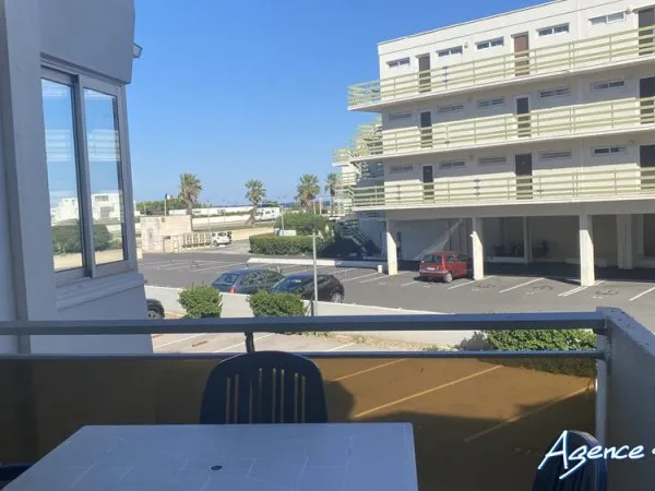 A 100 m des plages, grand T2+ terrasse ouverte