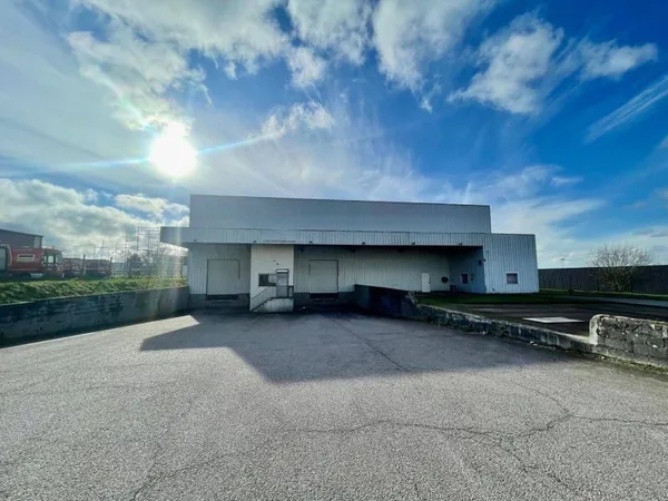 Entrepôt 1674 m²
