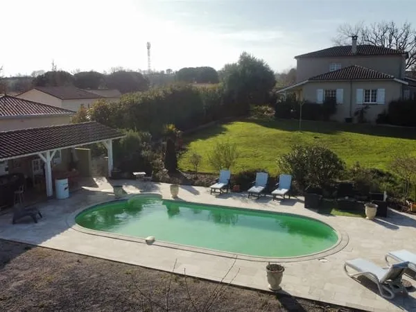 Maison familiale avec piscine à Vic-Fezensac