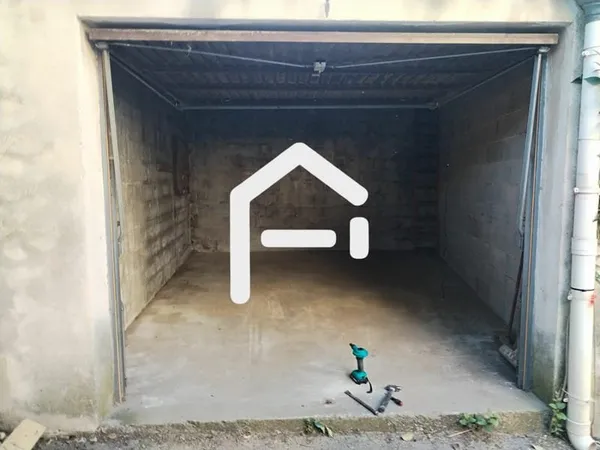 Lot de deux box loués