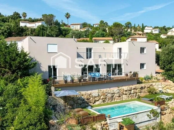 Villa contemporaine aux Issambres plage à pied, belles prestations