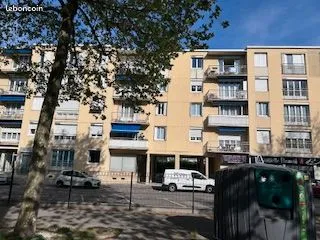 LE-PONT-DE-CLAIX-60, cours St-André- A VENDRE T4 -75 m2 (+loggia 1,42 m2 +balcon 2,8m2)
