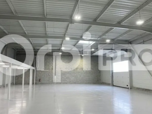 Local d'activité 830 m²