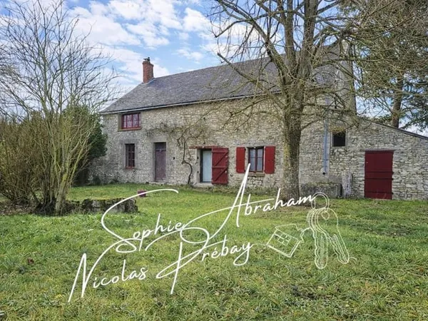 Maison à rénover avec grange attenante et grand terrain
