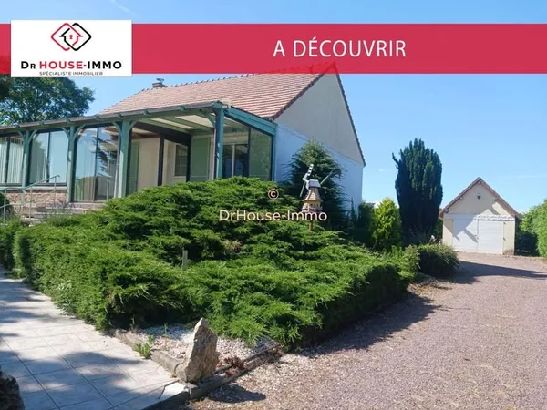 Maison de campagne avec grand sous-sol, terrain arboré et garage