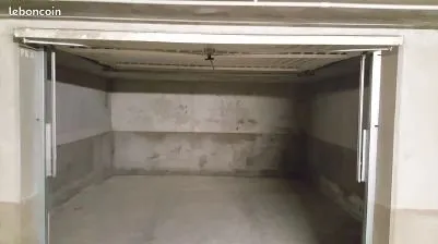 Grand garage en sous-sol 23m²