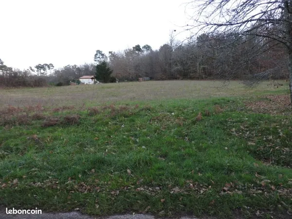 Terrain constructible à POMAREDE