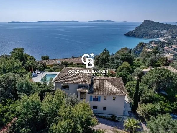 Villa d'Exception avec Vue Mer Panoramique et Fort Potentiel Locatif