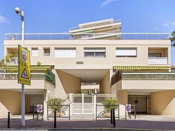 Location Parking - 0 pièces - 0 m² - Cannes - (06)