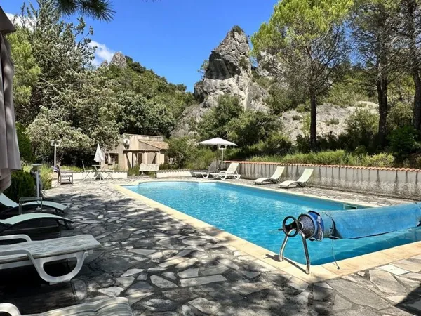 Maison Vente Clermont-l'Hérault 7p 195m² 625000€