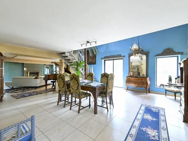 Villa 5 pièces 223 m²