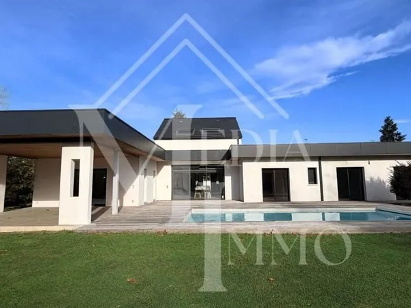 Maison 14 pièces 266 m²