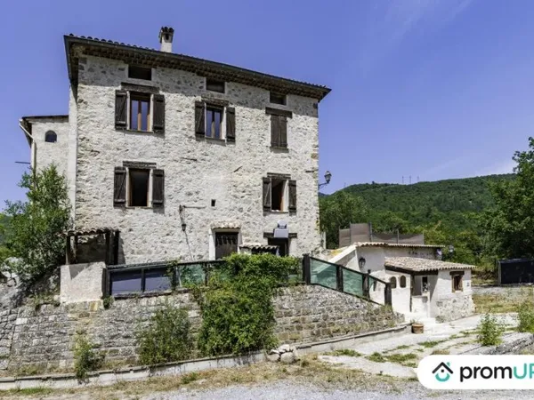 Bastide de 239m2 en partie louée
