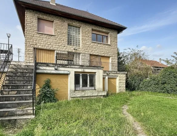 Maison 10 pièces 304 m²