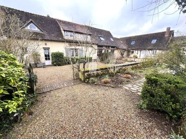 A vendre , secteur Pacy sur Eure ( 27120 ) , propriété 230 m2