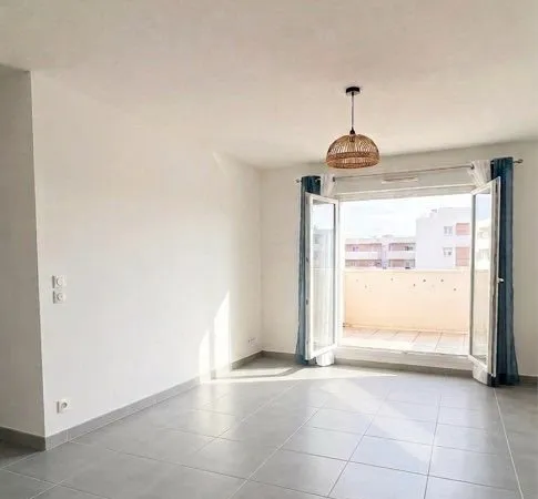 APPARTEMENT À LOUER - T2 non meublé